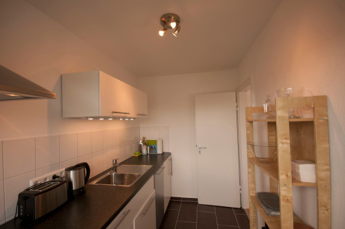 Apartment in quiet side street near train station / zoo - Gallery - 3