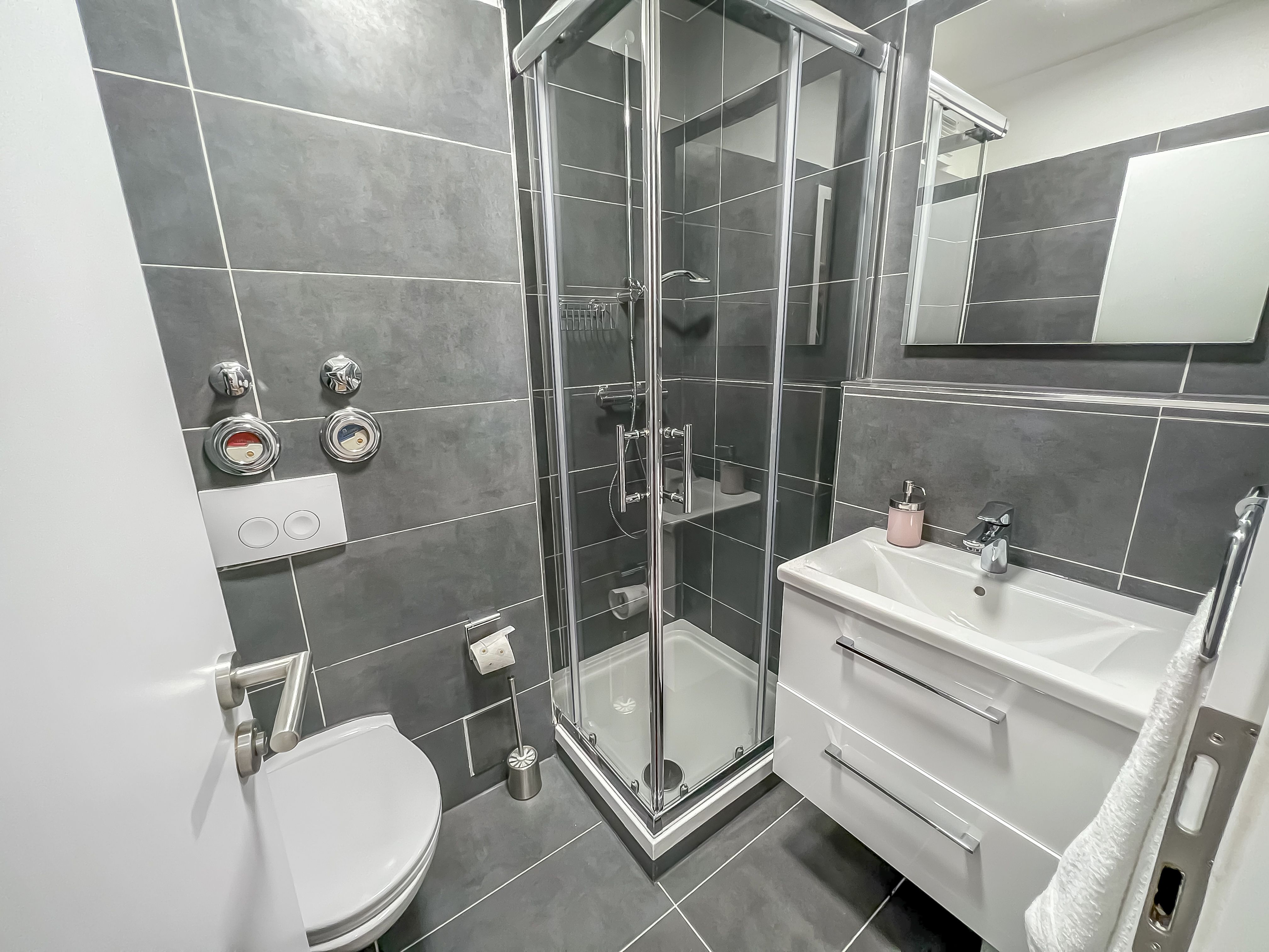 Modern Studio Apartment In Stein/Nuremberg - Workspace, Kitchen, WLAN, Fully Equipped, SELF-CHECKIN, - 17