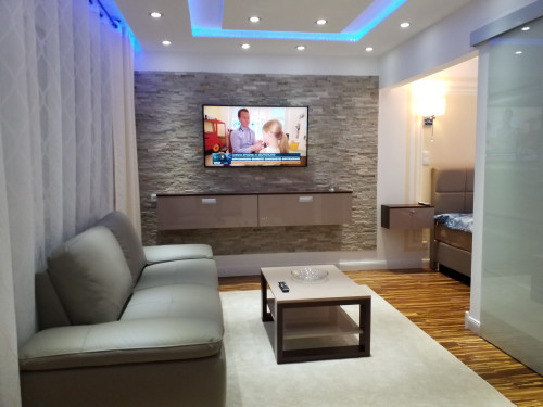 Bright, charming studio