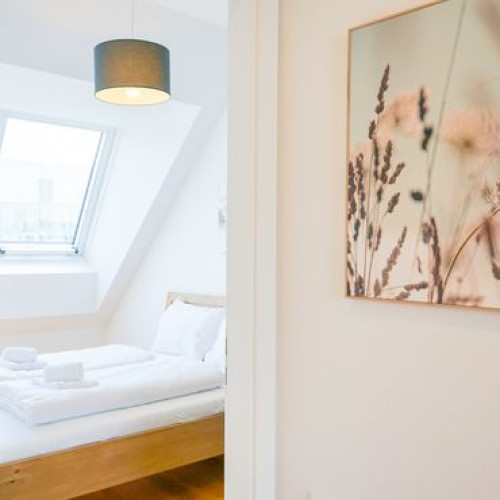 2 BR Apartment in Vienna with balcony