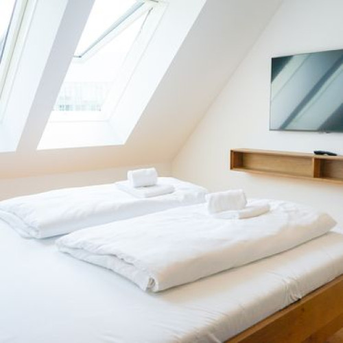 2 BR Apartment in Vienna with balcony