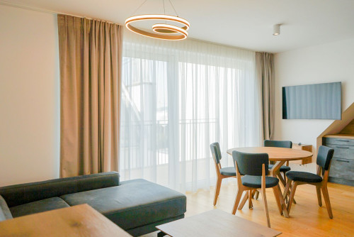 2 BR Apartment in Vienna with balcony