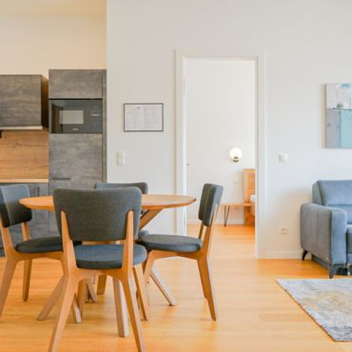 2 BR Apartment with Balcony in Vienna