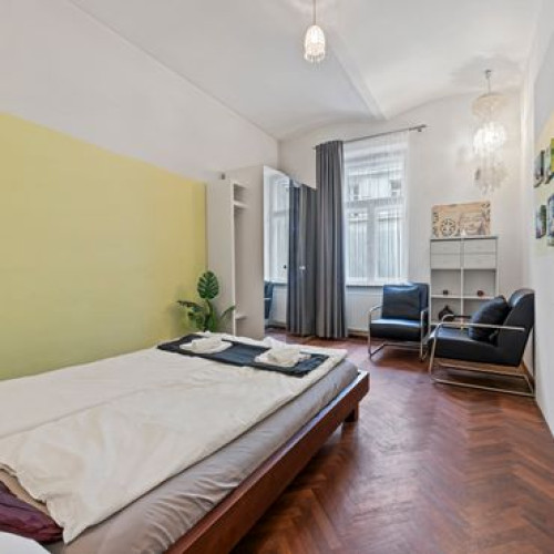 Vintage apartment with 2 bedrooms + garden, near Schönbrunn