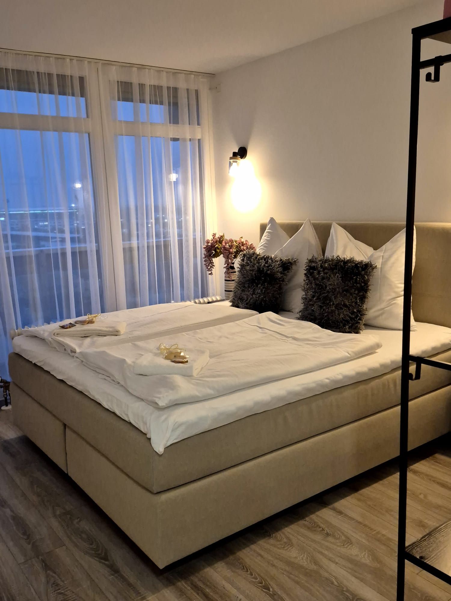 With Swimming Pool And Sauna In The Heart Of The City | Underground Parking Included - 35