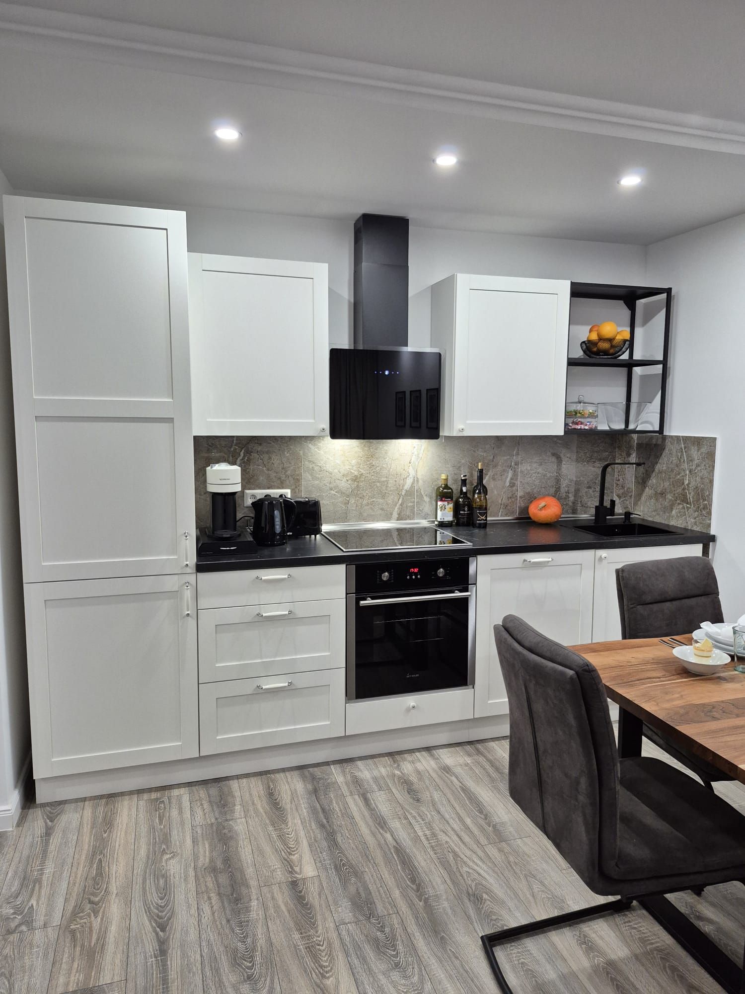 With Swimming Pool And Sauna In The Heart Of The City | Underground Parking Included - 25