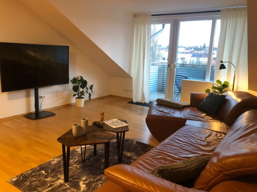 Fashionable home in vibrant neighbourhood