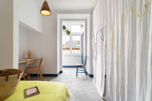 Bright bedroom near Anjos metro station