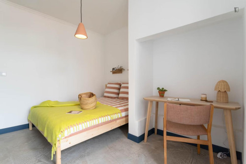 Bright bedroom near Anjos metro station
