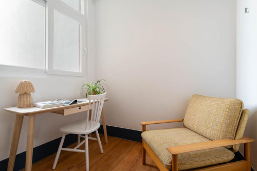 Lovely ensuite bedroom close to Anjos metro station