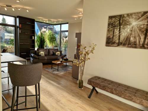 Moderne Wohnung im Erdgeschoss mit Terrasse