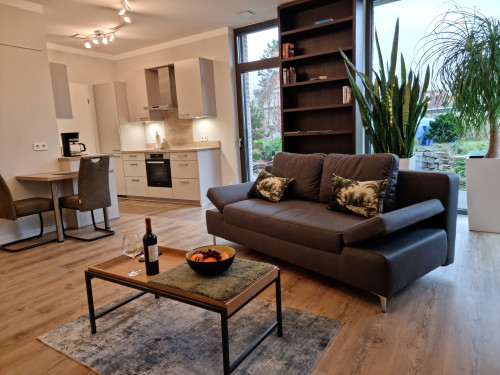 Moderne Wohnung im Erdgeschoss mit Terrasse