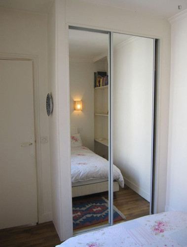 Cozy 1 Bedroom Apartment close to Notre-Dame-de-Lorette Metro