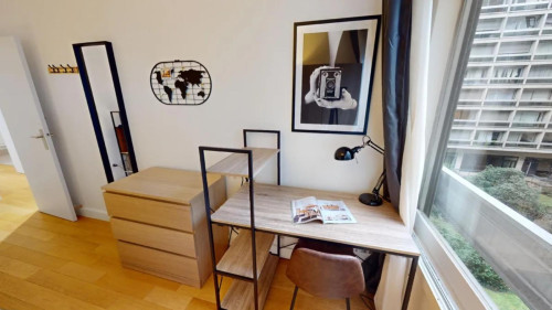 Pleasant double bedroom near the Convention metro station