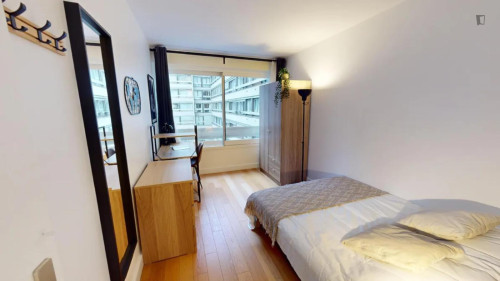 Pleasant double bedroom near the Convention metro station