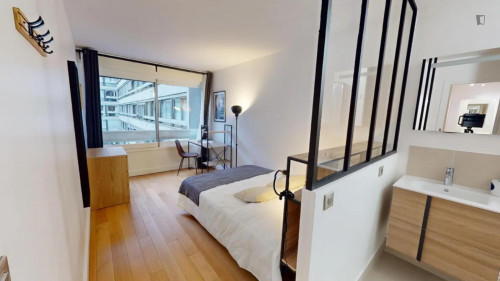 Appealing double ensuite bedroom in Saint-Lambert