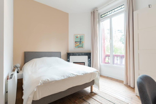 Shiny double ensuite bedroom near Parc de la Gaudinière