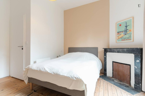 Shiny double ensuite bedroom near Parc de la Gaudinière