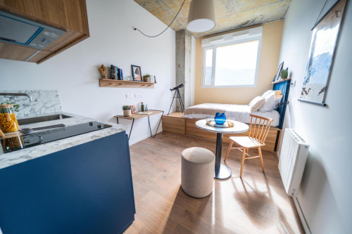 Comfy and elegant private single bedroom in Archamps