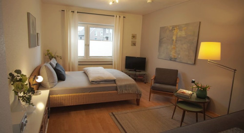 Modern Studio Apartment in Bochum-Weitmar-Mark – Ideal for 1 to 2 Guests - Gallery - 3