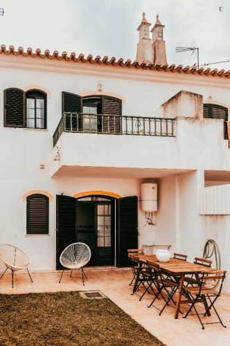 Welcoming 2 Bedroom House with outside area close to Alagoa Beach