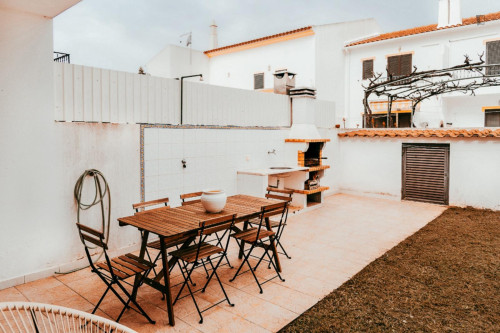 Welcoming 2 Bedroom House with outside area close to Alagoa Beach