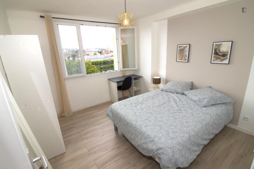 Very nice double bedroom in Choisy-le-Roi