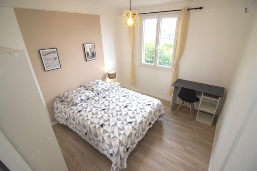 Appealing double bedroom in Choisy-le-Roi