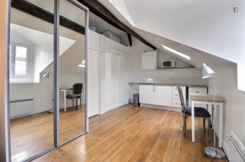 Very cosy studio near the Place de Clichy metro