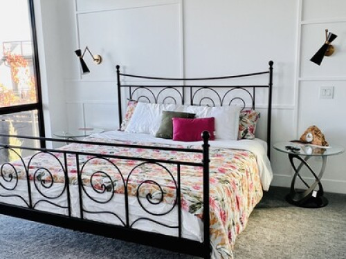 Hilltop Luxury Room with Stunning V