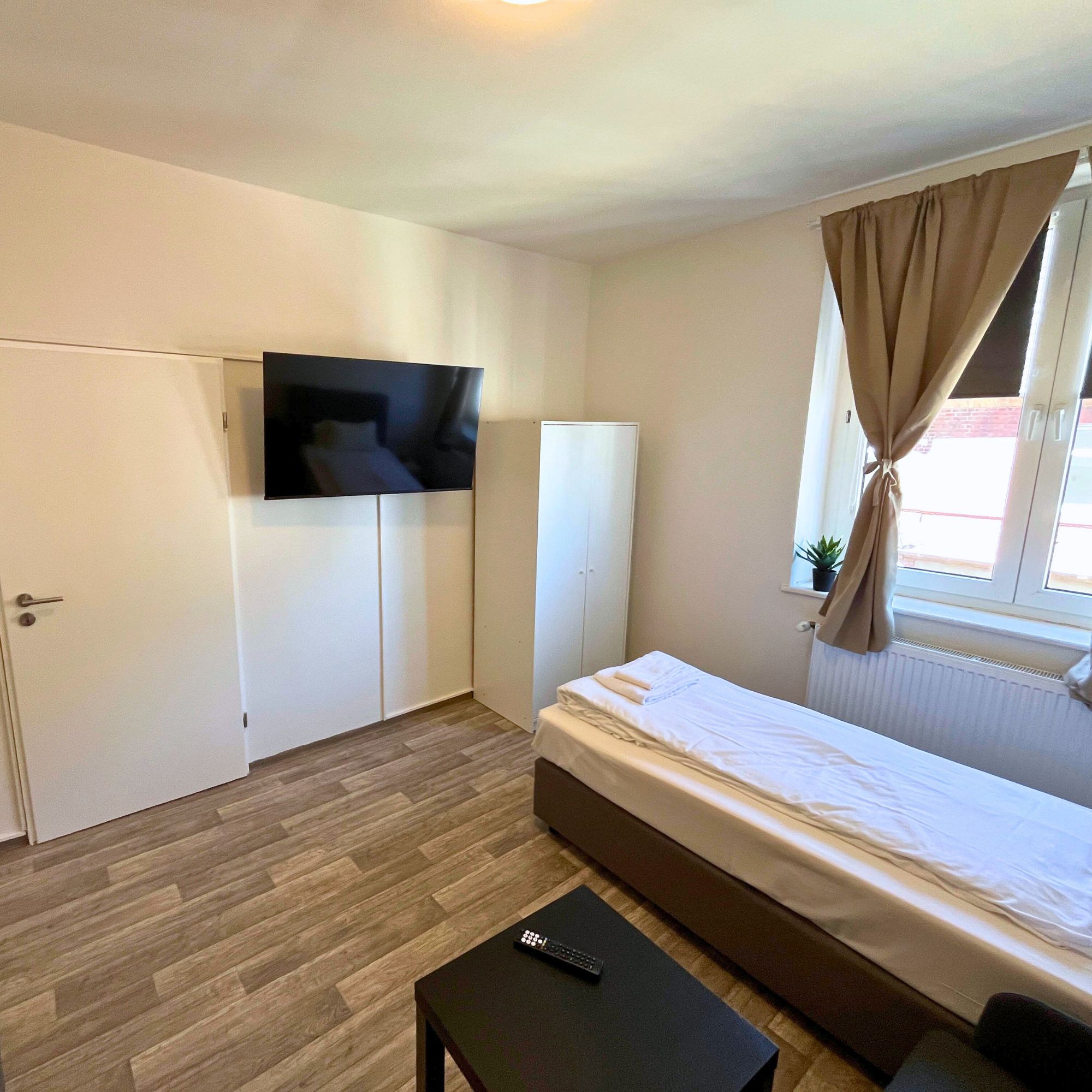  Spacious & Neat Apartment Located In Neumünster  -  Spacious & neat apartment located in Neumünster  - Gallery -  5