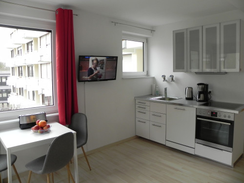 Studio-Apartment - centrally located, Danube + Ulm by foot, private parking, lift, W-LAN