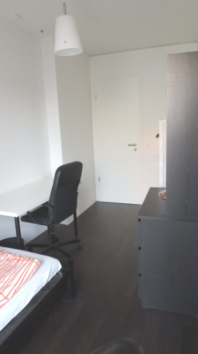 Room in Bernhard-Weiß-Straße, Berlin for 92 m² with 5 bedrooms