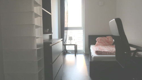 Room in Bernhard-Weiß-Straße, Berlin for 92 m² with 5 bedrooms