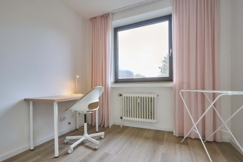 Kölner Landstraße - Room 1