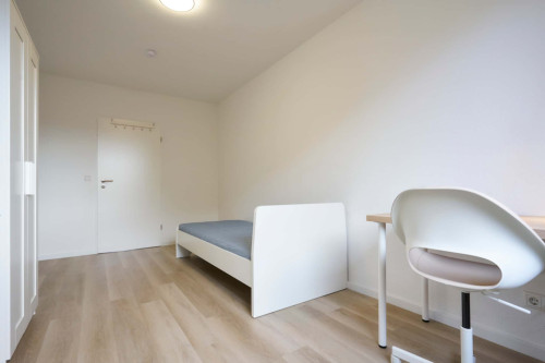 Kölner Landstraße - Room 1