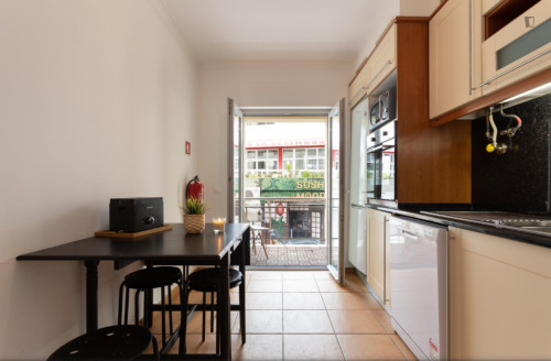 Vibrant 2 Bedroom Apartment with a balcony in front of Sesimbra Beach - Gallery - 11
