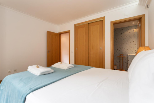 Vibrant 2 Bedroom Apartment with a balcony in front of Sesimbra Beach - Gallery - 23