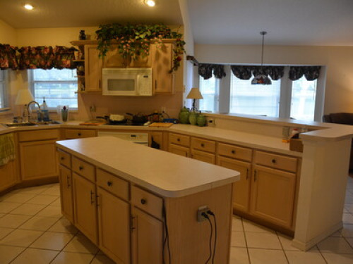 Beautiful Lakefront Home, Gated