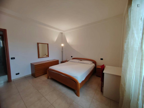 Neat double bedroom near Milano Certosa station