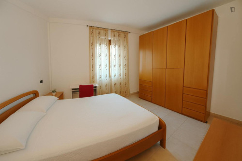 Neat double bedroom near Milano Certosa station