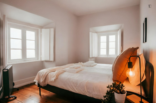 Tempting 3 Bedroom Apartment close to Restauradores Metro