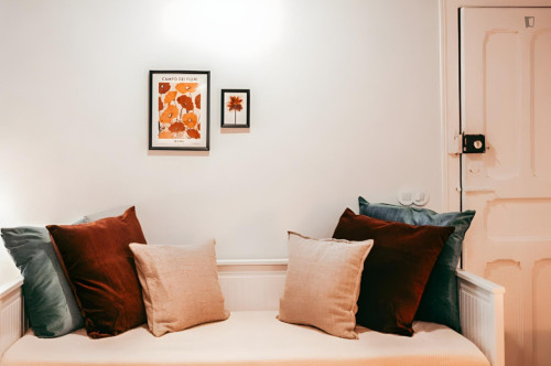 Tempting 3 Bedroom Apartment close to Restauradores Metro