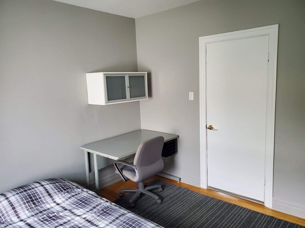  Large(Full Room)  -  Longueuil Metro Station - Downtown Access  - Gallery -  1