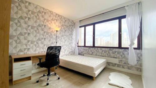 Beautiful private Room 5 min walk to metro line 8