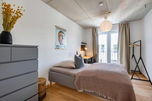 Stylish single bedroom in shared flat in well-connected Maxvorstadt