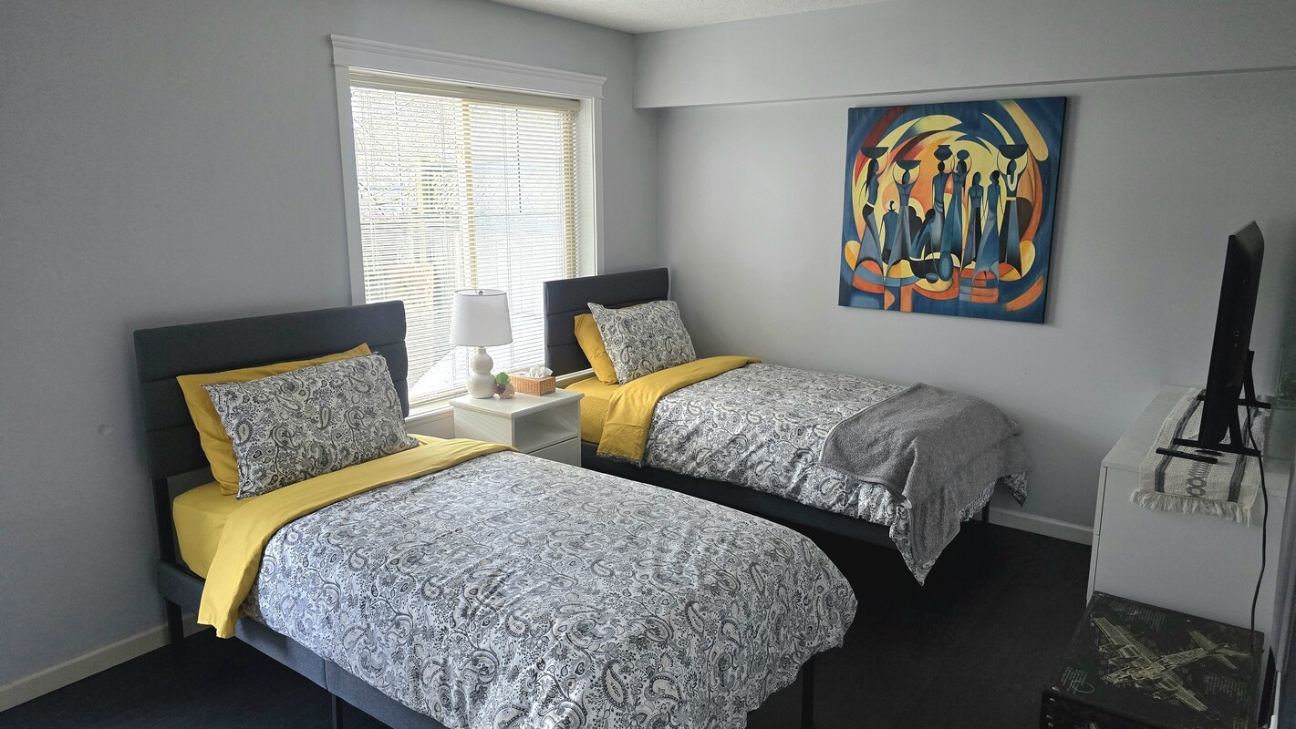  Guest Room(Full Room)  -  Langford - Townhouse  - Gallery -  1