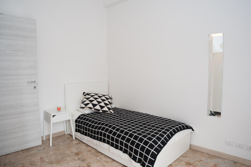 S. 39 Singola luminosa con balcone Novoli