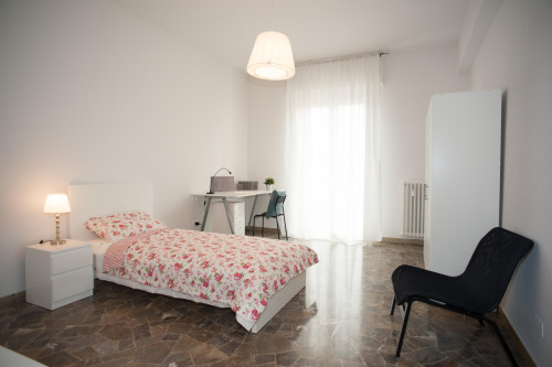 S. 31 Singola luminosa con balcone vicino al centro