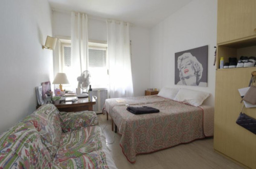 Big Room Next to Metro B Libia - Ideal for Students in Rome